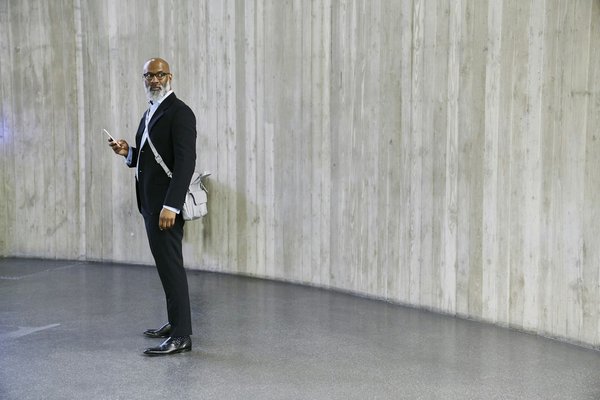 How Can You Choose a Water-Resistant Crossbody Bag That's Functional yet Fashionable?