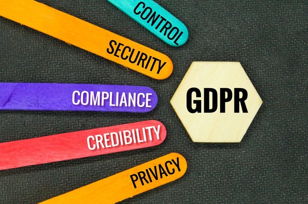 What Are the Essential Elements of a GDPR-Compliant Privacy Policy for UK E-commerce?