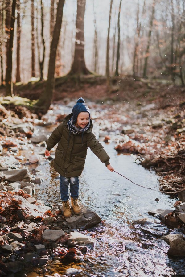 How Does Experiential Learning in Nature Impact Children's Emotional Growth?